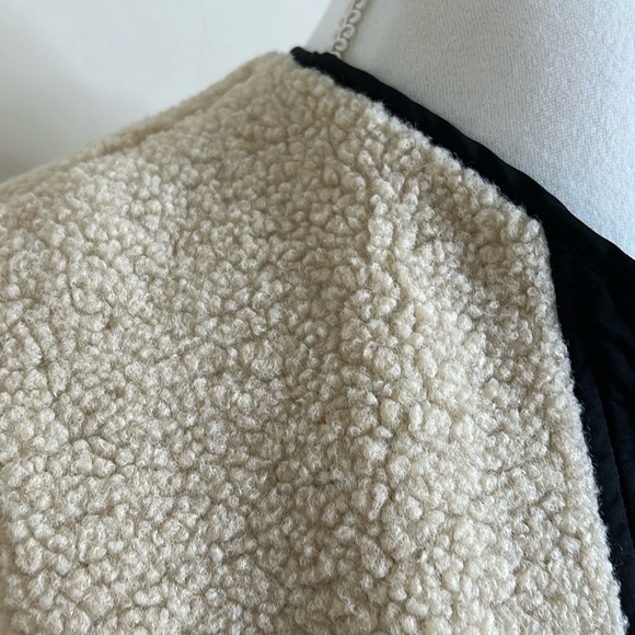 The Lynk fuzzy vest trimmed with blk - Picture 5 of 9